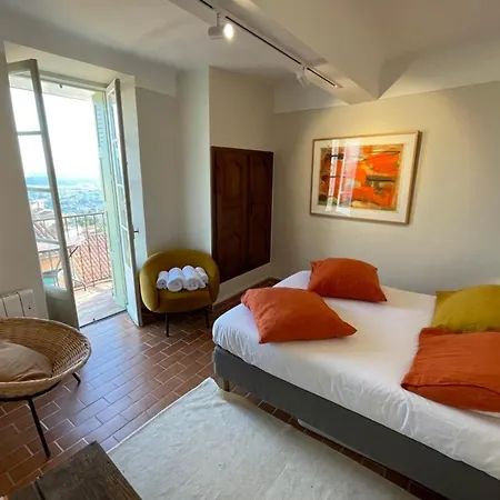 Апартаменты Charming - In The Heart Of A Medieval Village Борм-ле-Мимоза