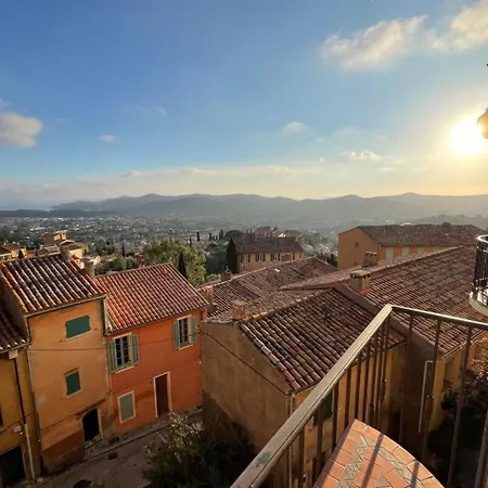 Charming - In The Heart Of A Medieval Village